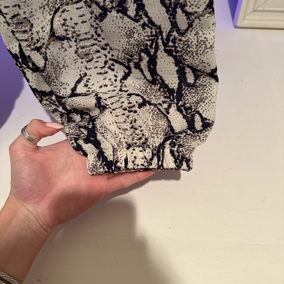 Python Cypress Cargo/ Jogger Pant from Revolve. Size Small - Picture 10 of 12